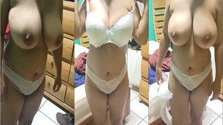 Desi Girl Shows Her Big Boobs
