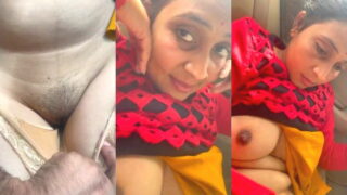 Sexy Desi Bhabhi Shows Her Boobs and pussy In Car